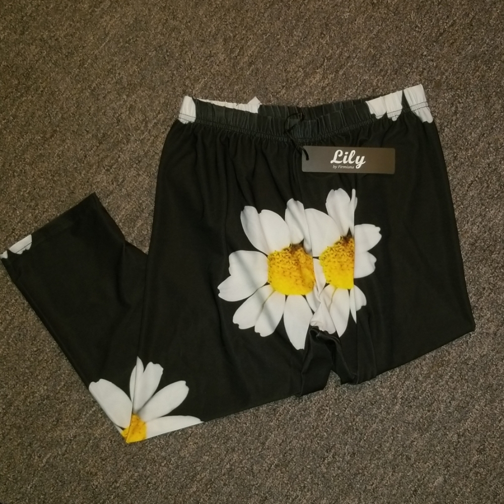 Capri length leggings BNWT size L/XL